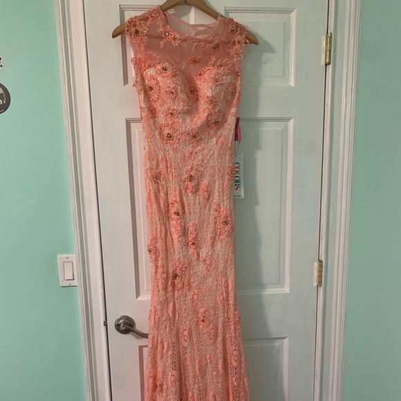 Prom dress - Picture 1 of 4